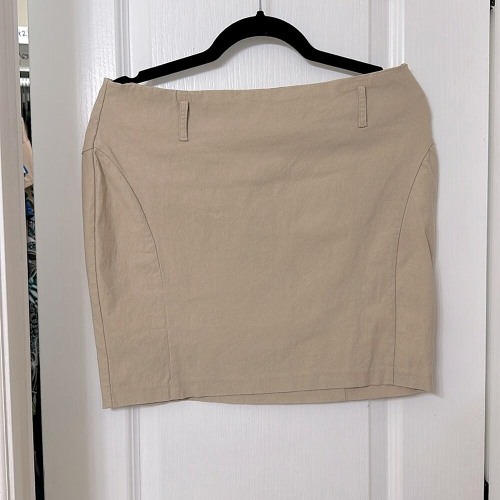 Flirtatious khaki mini skirt size L stretchy